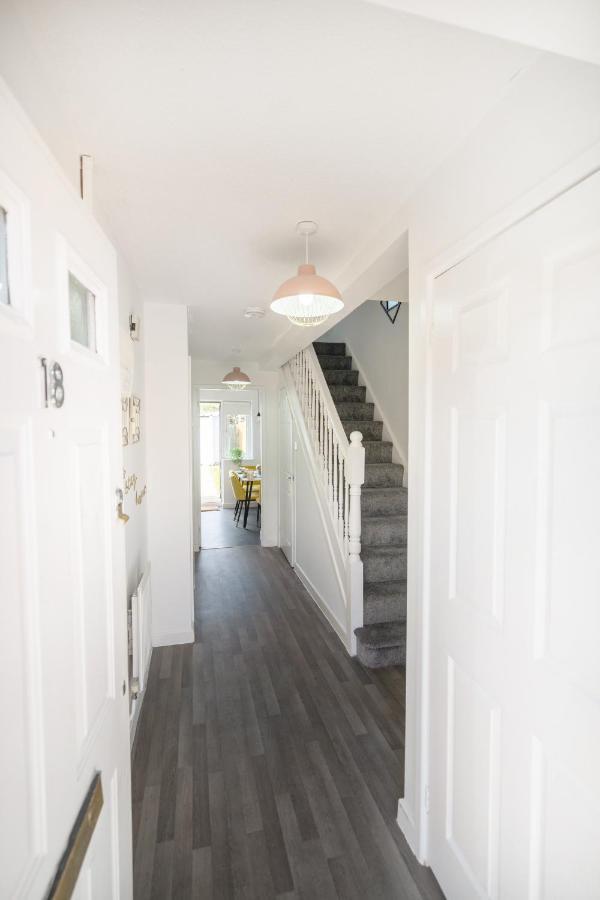 Stylish 3 Bed House, Large Garden, Parking, Wifi - Esho Stays 코번트리 외부 사진