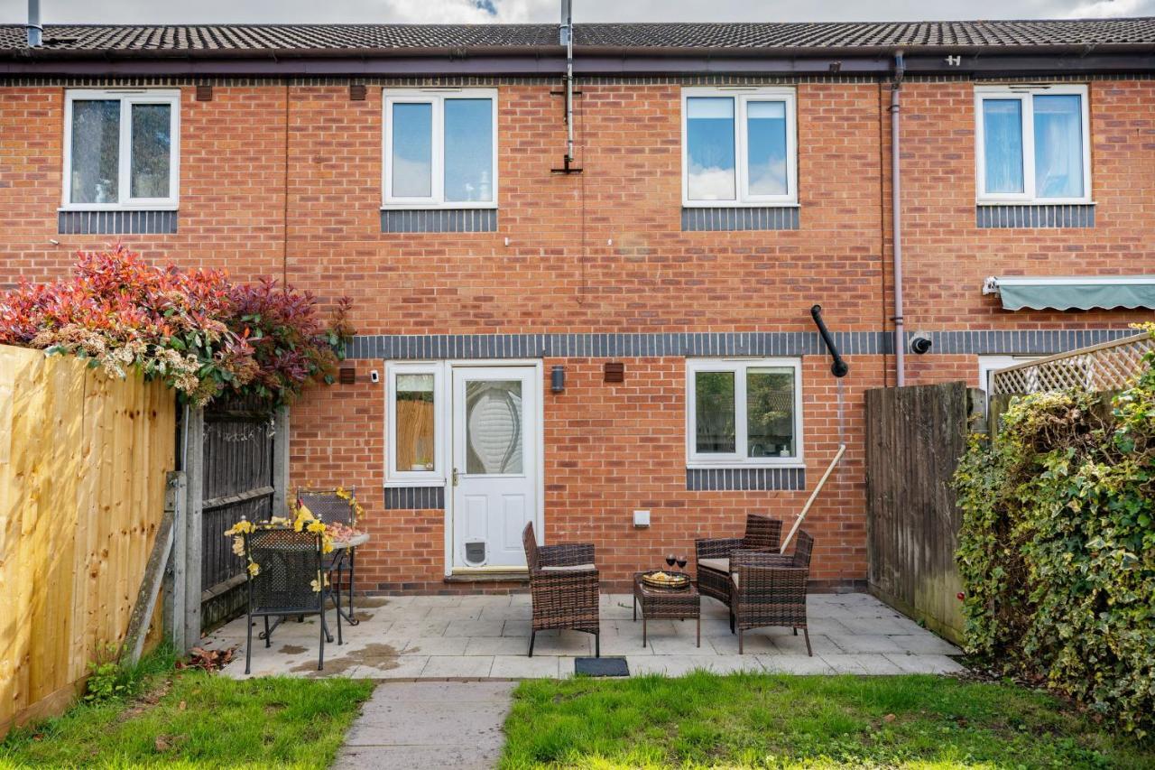 Stylish 3 Bed House, Large Garden, Parking, Wifi - Esho Stays 코번트리 외부 사진